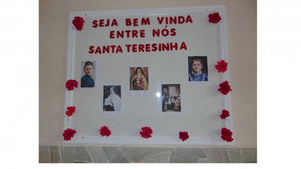 Passagem das relíquias de Santa Teresinha na Escola Irmão Policarpo.