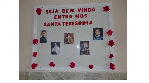 Passagem das relÃquias de Santa Teresinha na Escola Irmão Policarpo.