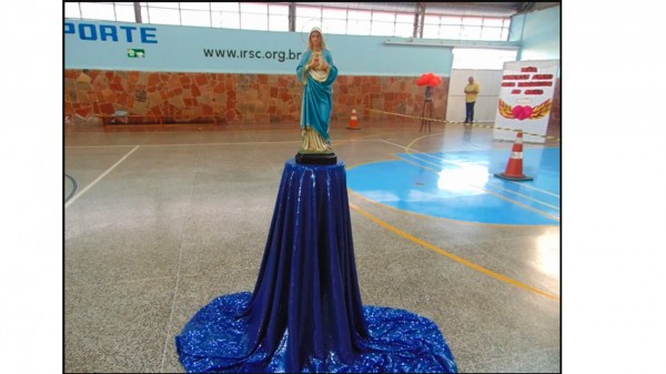 Homenagem de Dia das Mães da Escola Irmão Policarpo.