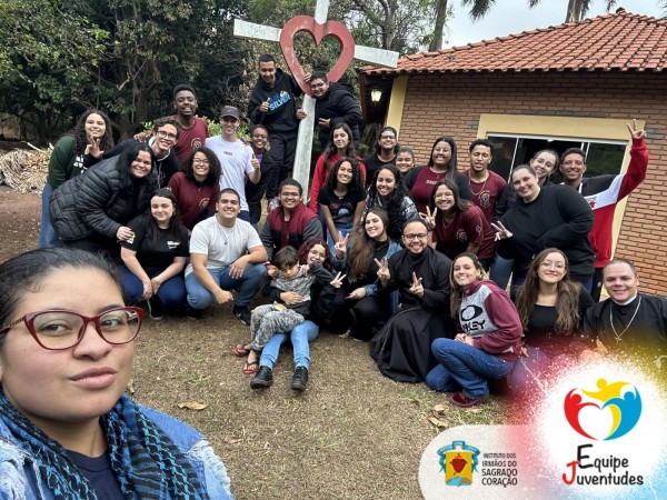 Amando e Servindo às JUVENTUDES
