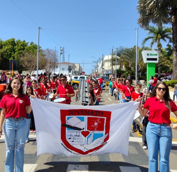 Fanfarra do Centro Social Juvenato no Desfile CÃvico 2025